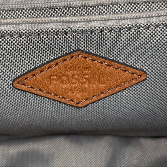 Fossil Willey Crossbody - Picture 6 of 11